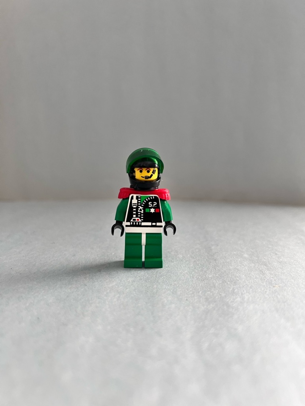 LEGO Space Captain Magenta Minifigure